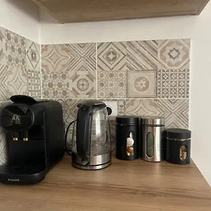 Au Calme Proche Centre-ville, Renove Avec Equipements Neufs Et Parking Prive Appartement