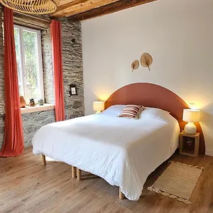 D'hote De Charme L'escapada Les Echappees Belles Couette-café Antignac